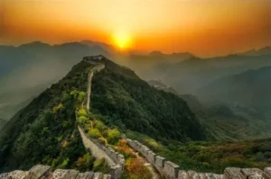 Así transformamos un destino oculto en la mejor estrategia de motivación. Este viaje sorpresa para empresas a China llevó a nuestro equipo a romper barreras, desde los rascacielos futuristas de Shanghái hasta el team building en la Gran Muralla China. Un viaje de incentivo diseñado para premiar el talento, fomentar el liderazgo y vivir una inmersión cultural inigualable.